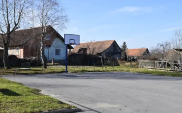 1 - Javor Bojan Leš - postavljene košarkaške table u Deanovcu - Grad Ivanić-Grad_800x533