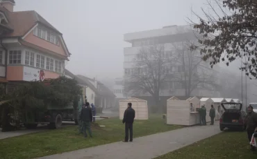 10 - Postavljanje božićnih kućica i bora - Javor Bojan Leš - Grad Ivanić-Grad_800x533