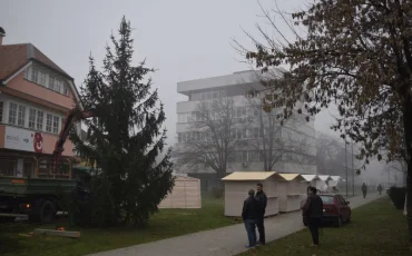 19 - Postavljanje božićnih kućica i bora - Javor Bojan Leš - Grad Ivanić-Grad_800x533