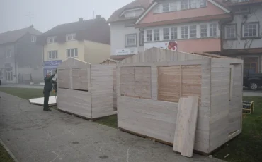 4 - Postavljanje božićnih kućica i bora - Javor Bojan Leš - Grad Ivanić-Grad_800x533