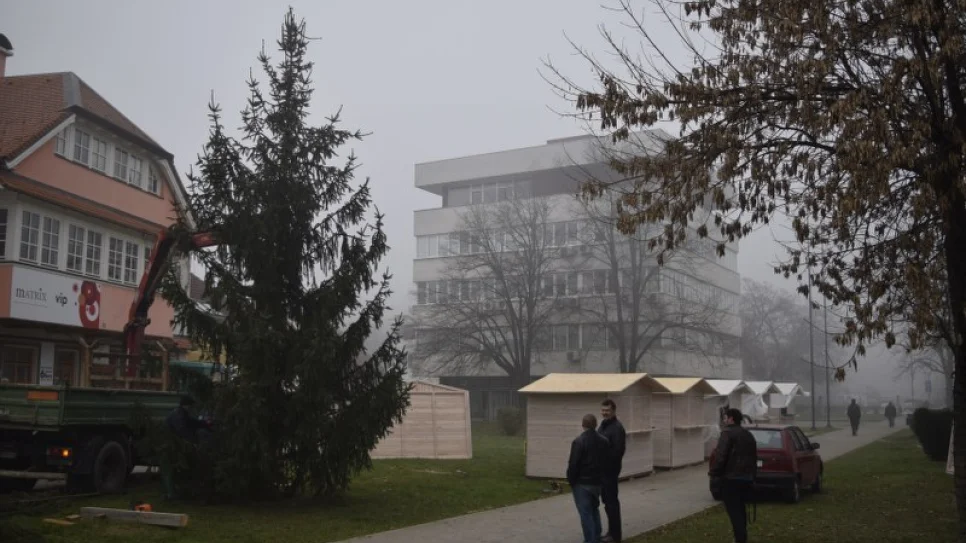 19 - Postavljanje božićnih kućica i bora - Javor Bojan Leš - Grad Ivanić-Grad_800x533